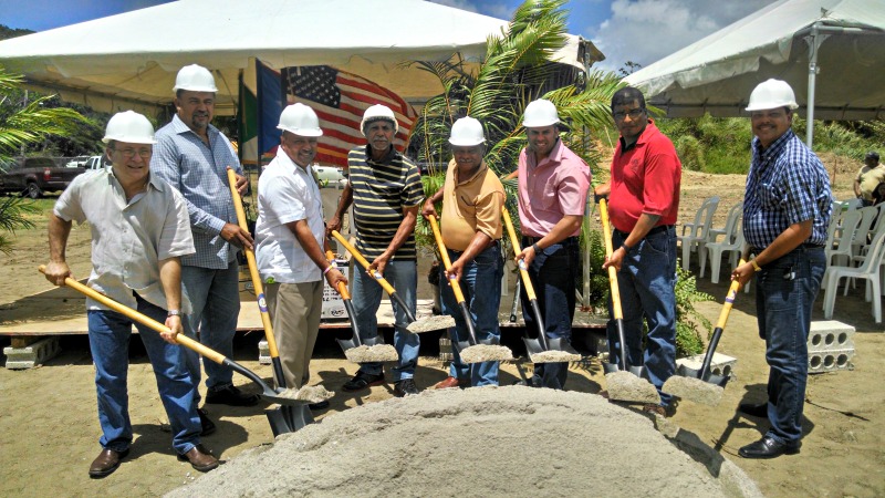 Colocan la primera piedra para sede de Asociación de Agricultores de Maunabo