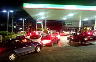 Reviven las denuncias por jolgorio sin control en gasolinera de Las Piedras