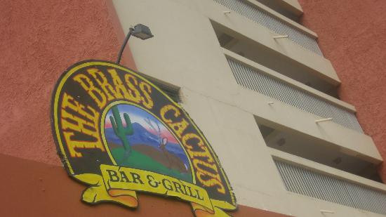 Roban miles dólares de restaurante en Luquillo
