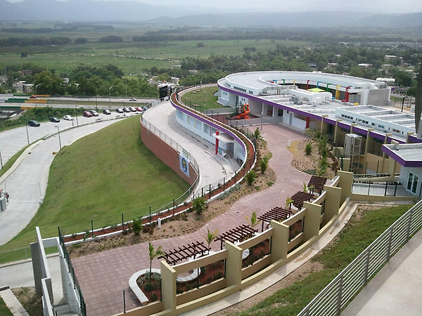 Se crece ante la crisis fundador de Ciudad Educativa de Yabucoa