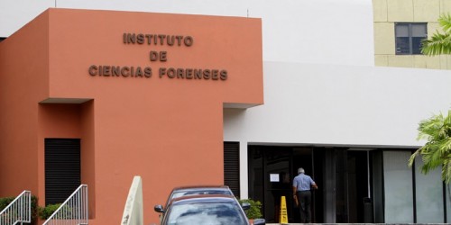 Forenses identifica cuerpo baleado en carretera de Juncos