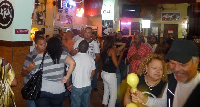 Se reinventan los pequeños comerciantes de Humacao