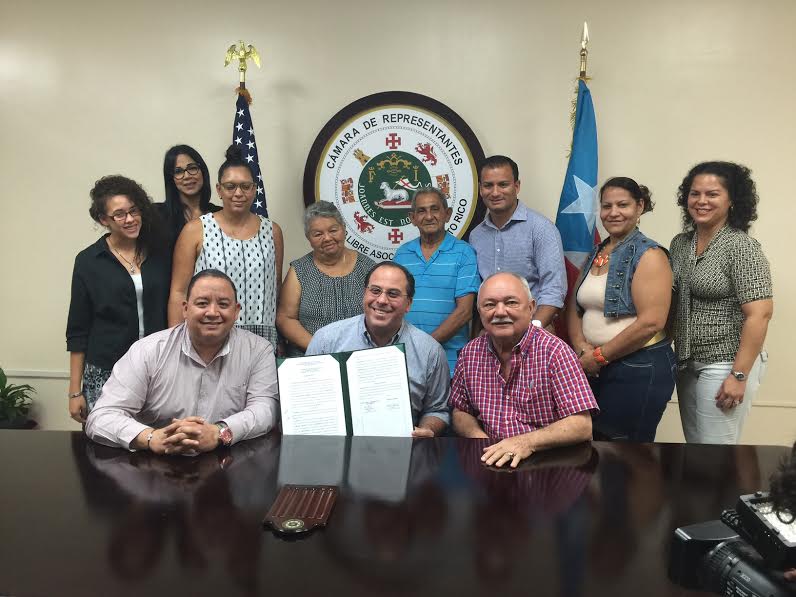 Firman convenio para mejoras en carreteras de Juncos