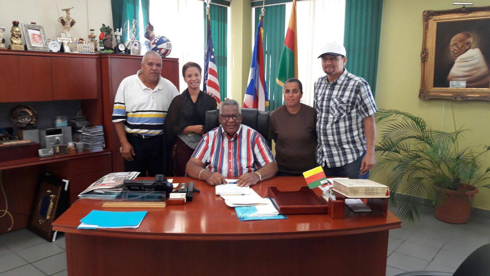 Con poca esperanza comunidad de escuela Antonia Sáez en Humacao