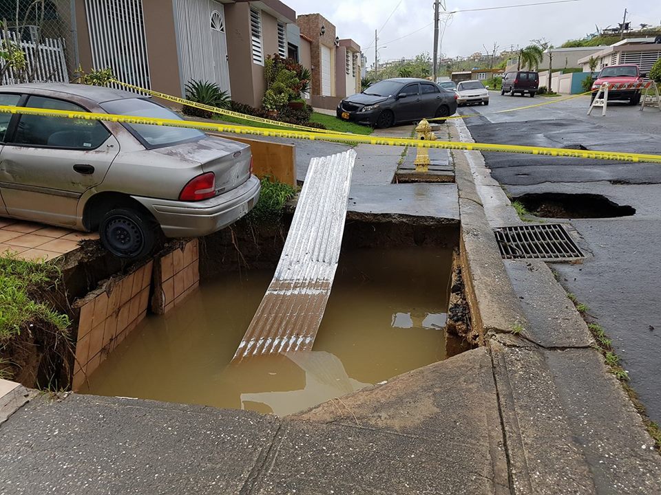 Aterrados vecinos con derrumbe en urbanización Diamaris en Juncos
