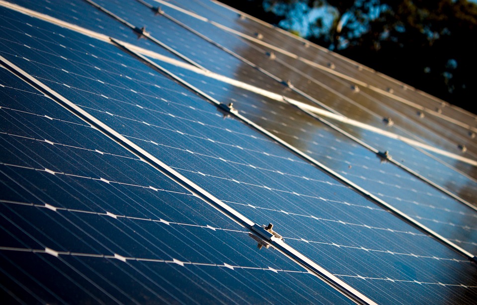 Le llevan los paneles solares a compañía en Humacao