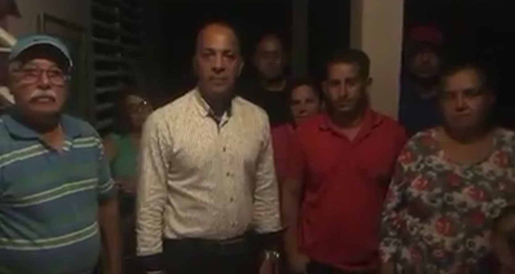 Exigen agua, luz y comida residentes pedreños junto a su alcalde