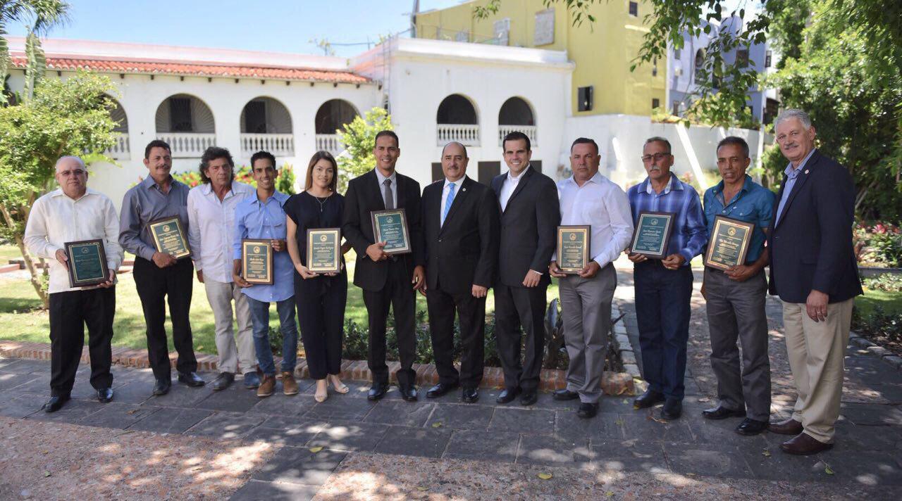Gobernador reconoce a agricultor maunabeño