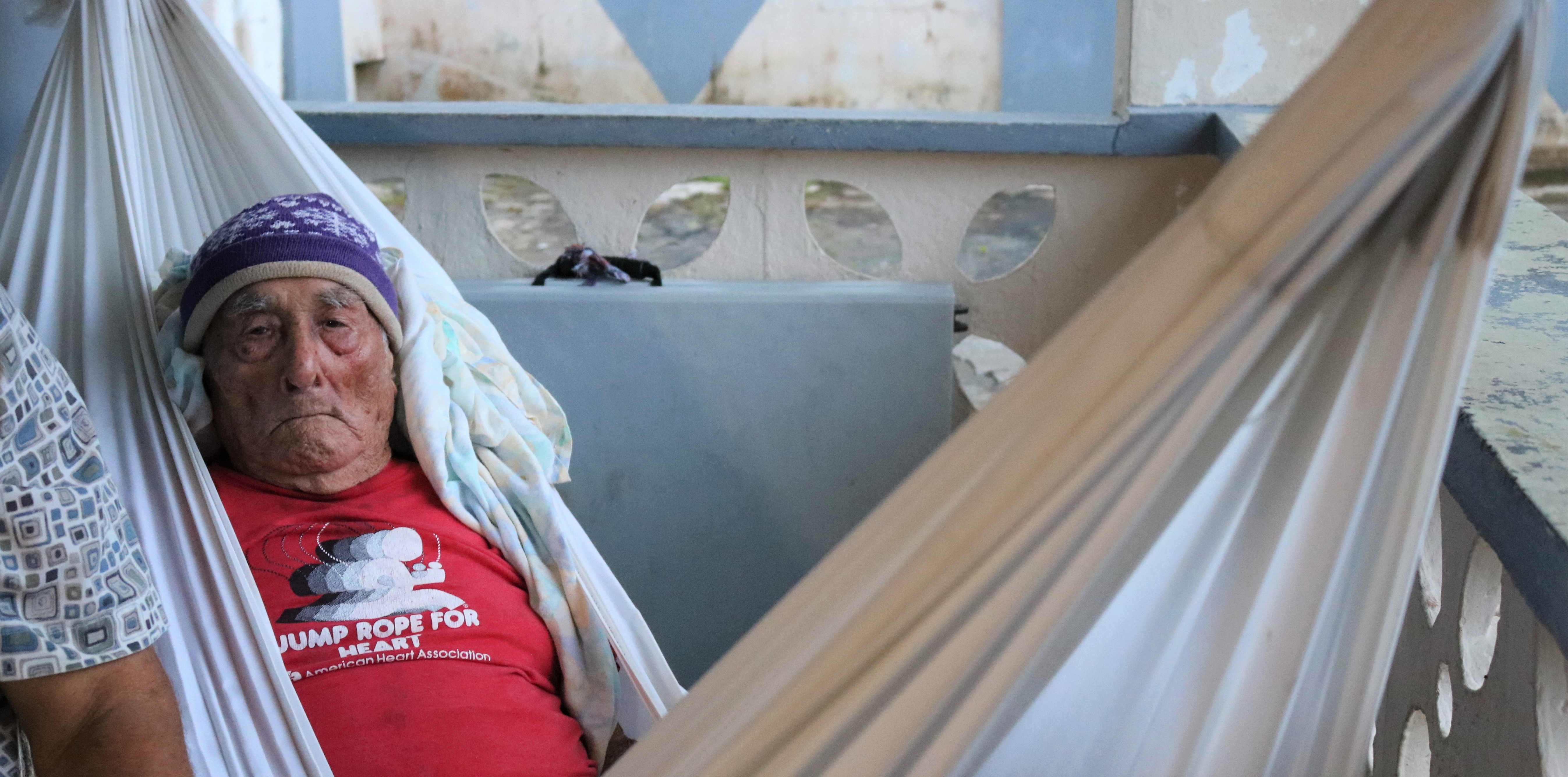 Naguabeño de 100 años estuvo 9 meses a oscuras