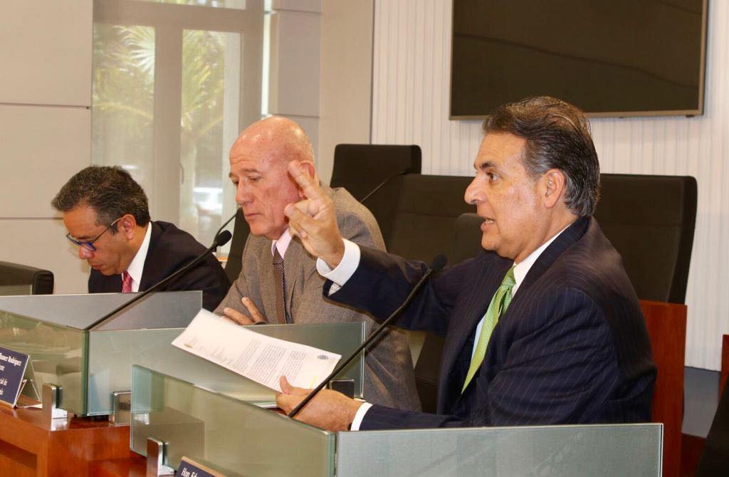 Confirma aspiración a la gobernación expresidente del Senado