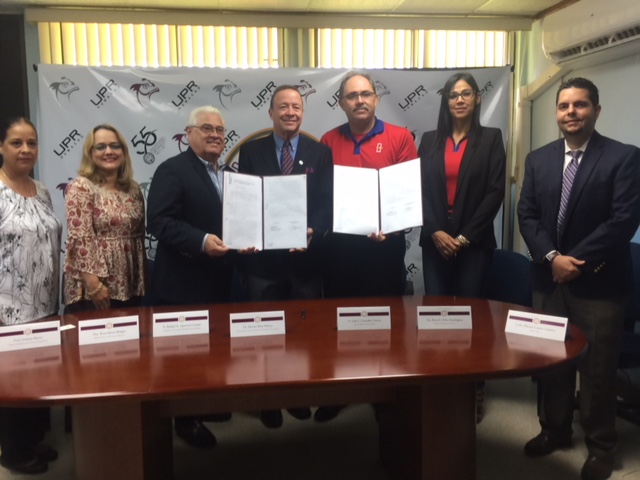 Firman acuerdo de prácticas remuneradas con UPR Humacao