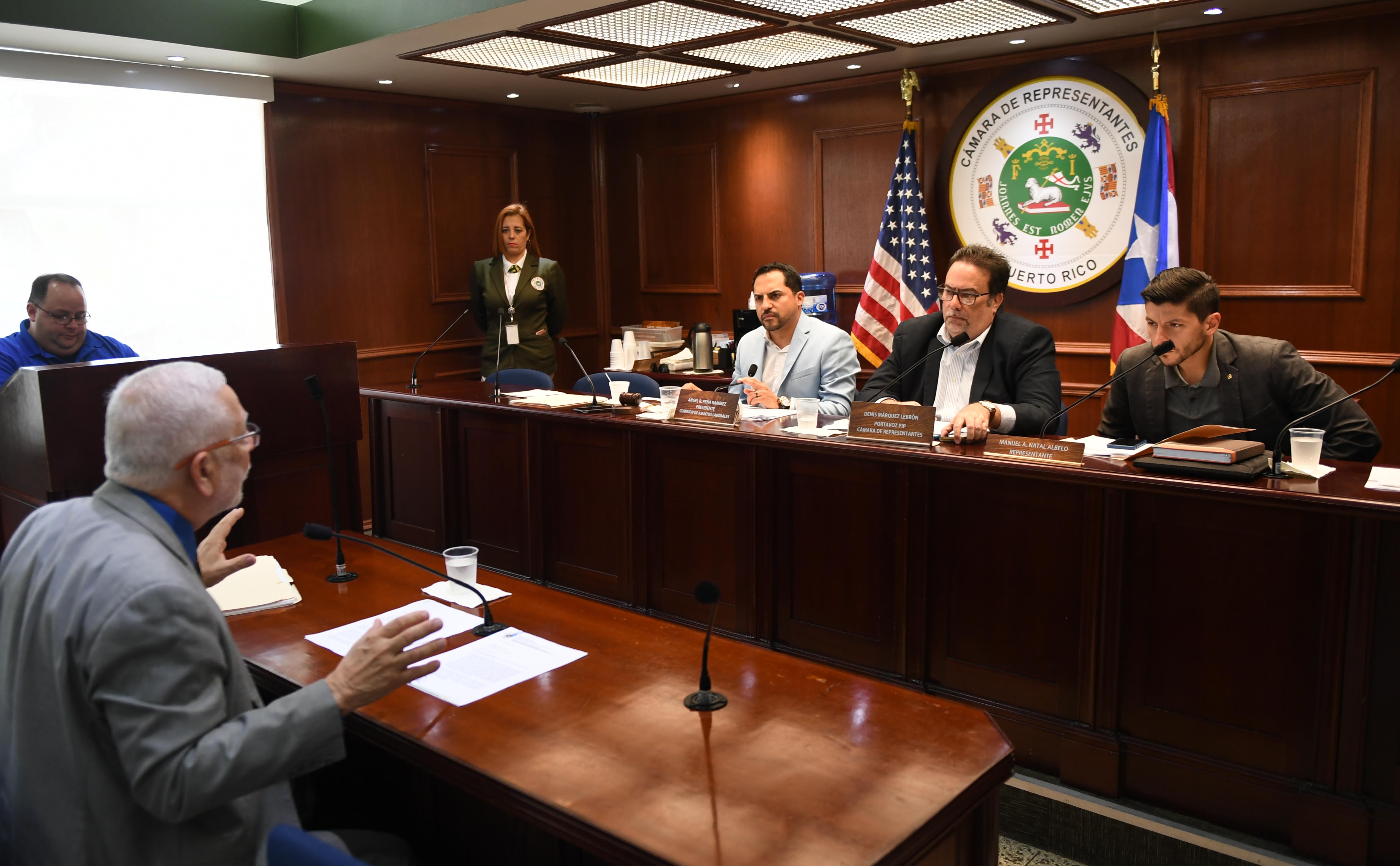 Buscan cero discrimen en los empleos por tatuajes y perforaciones corporales