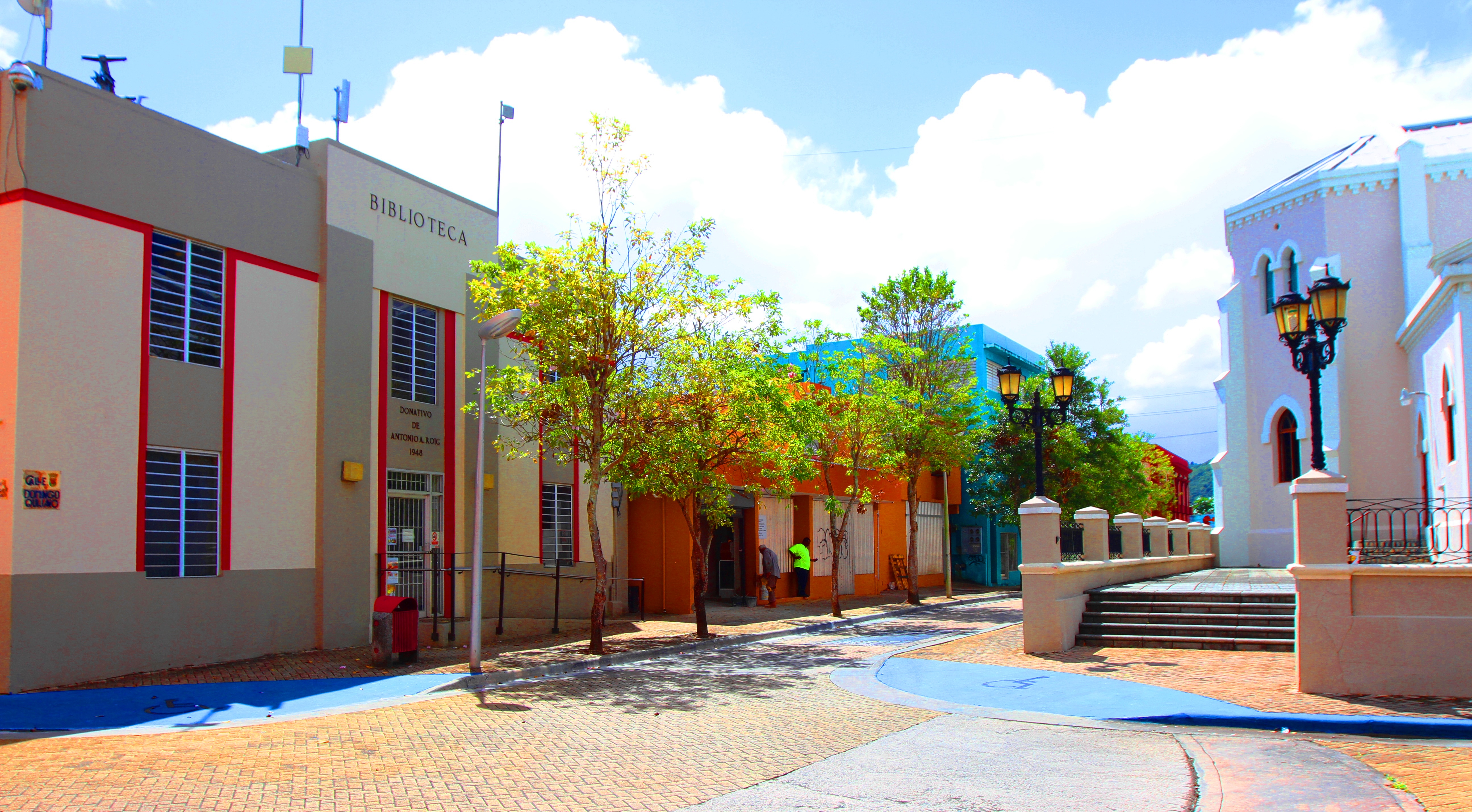 Escalan biblioteca municipal en la zona urbana de Humacao