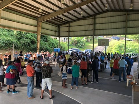 Entrega de suministros para familias de Las Piedras