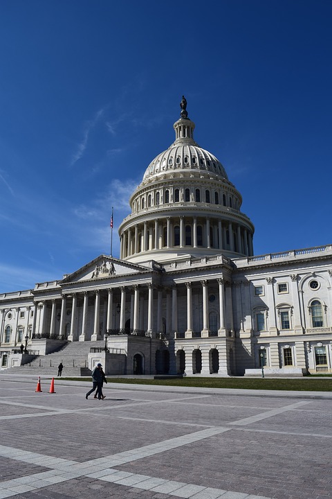 Concederán prórrogas para apoyar a empleados federales ante cierre del DHS 