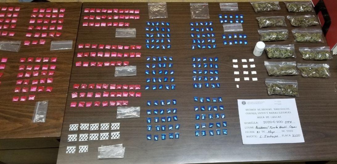 Ocupan 376 bolsas de cocaína en residencial de Caguas