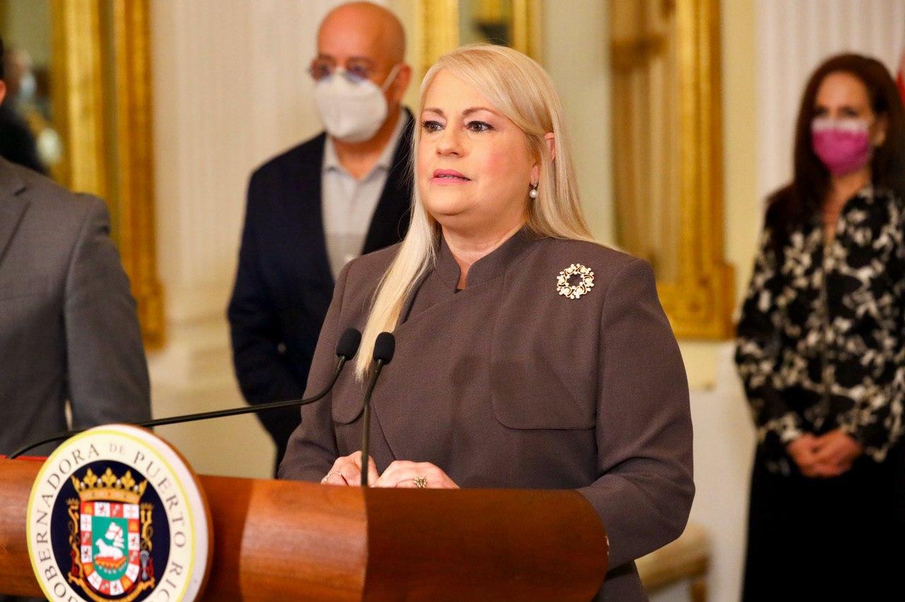 Gobierno flexibiliza servicios privados y extiende toque de queda