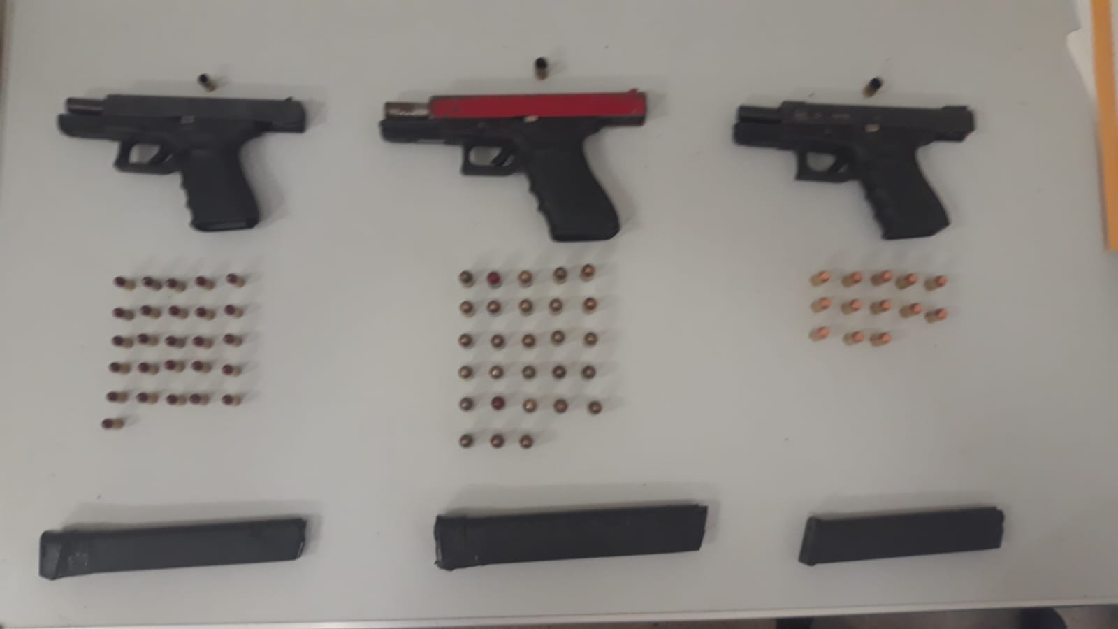 Investigan tiroteo de carro a carro en Caguas