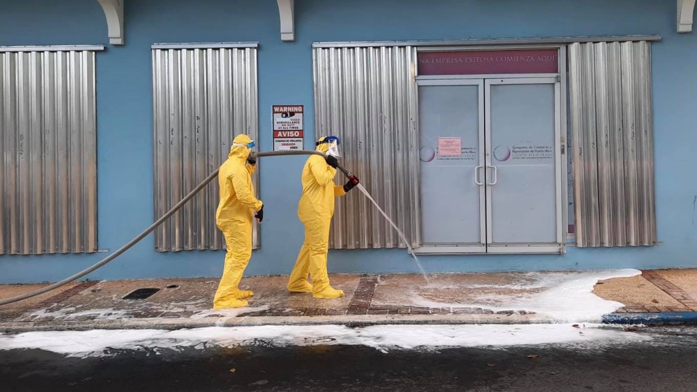 Brigadas de Fajardo intensifican desinfección en zonas comerciales y comunes del pueblo