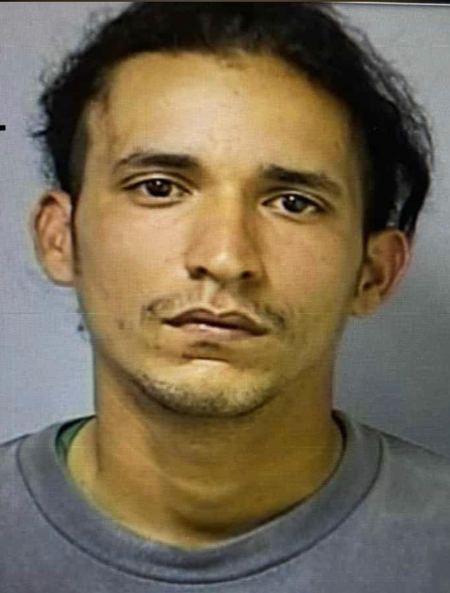 Buscan hombre por tentativa de asesinato, armas y Ley 54 en Yabucoa