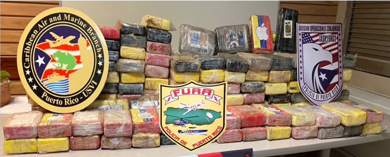Incautan 300 kilos de cocaína abandonados en una embarcación en playa Esperanza de Vieques