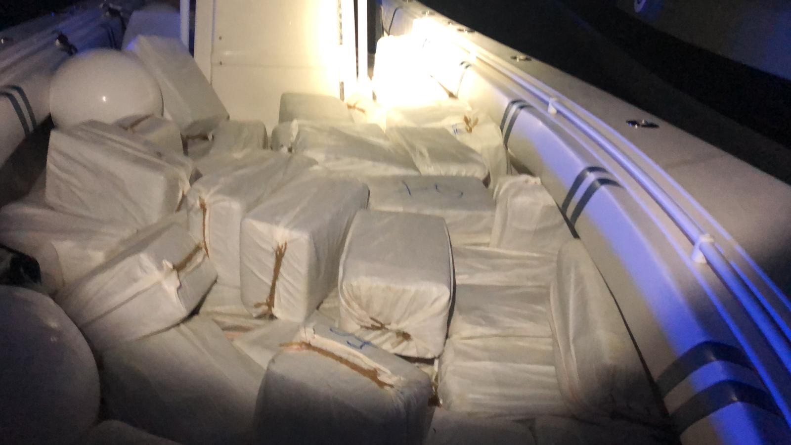 Federales incautan 3,941 libras de cocaína y arrestan dos hombres cerca de Vieques