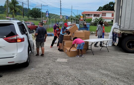 Distribuyen alimentos a pacientes de covid-19 y poblaciones vulnerables en Naguabo