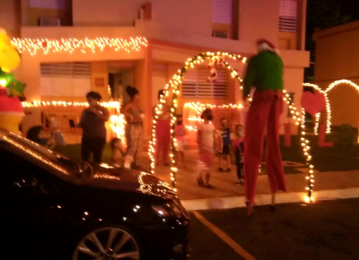 Manejo de Emergencias municipal y comerciantes de Naguabo se unen para llevar alegría en residenciales y sectores