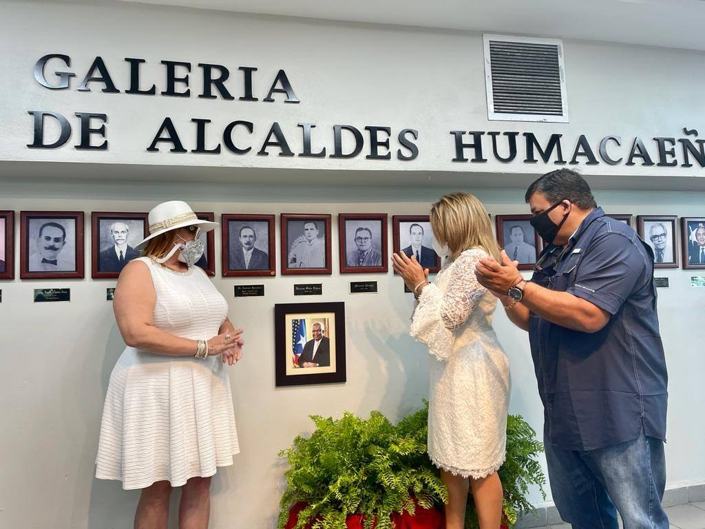 Develación de fotos de exalcaldes de Humacao en el centro gubernamental