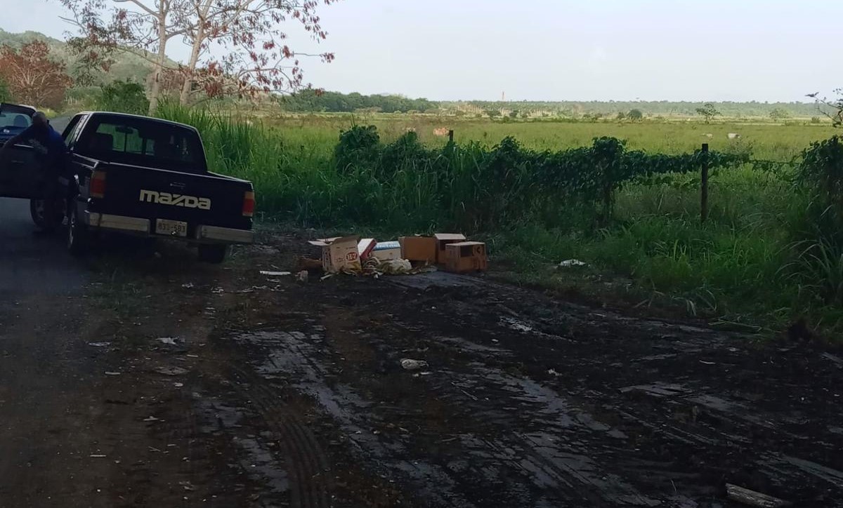 Policía municipal de Humacao interviene en vertedero clandestino