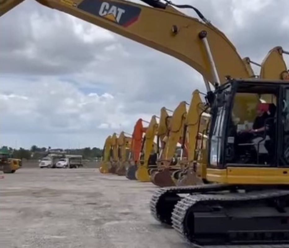 Alcaldesa de Naguabo viaja a Florida para comprar e inspeccionar equipo pesado