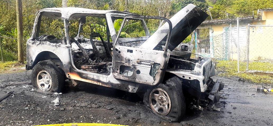 Reportan auto AAA en llamas en el barrio Río Blanco