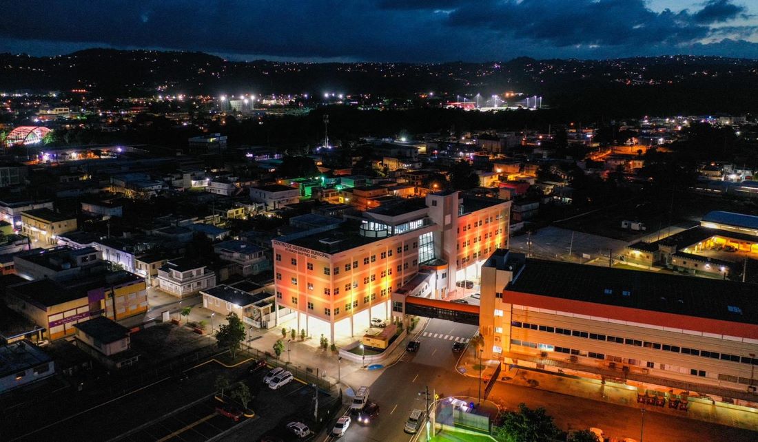 Iluminan la casa alcaldía de Humacao con motivo del mes de la prevención contra el suicidio