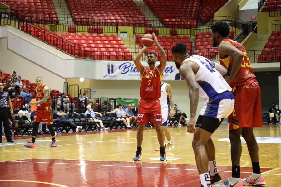 Fajardo derrota a Carolina