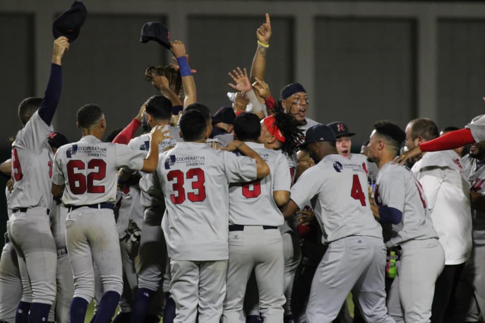 Grises y Mulos listos para la jornada de esta noche en la continuation de la semifinal del Béisbol AA