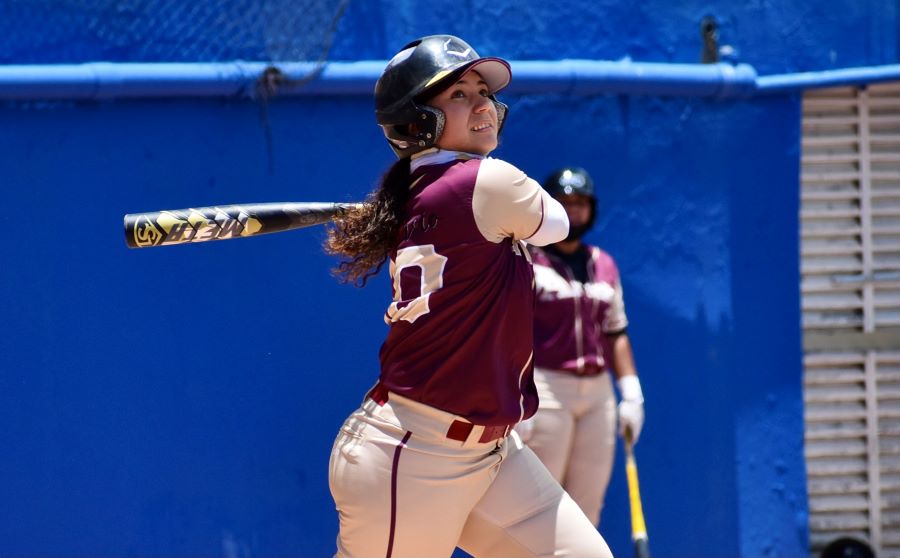 Al terreno las estrellas del béisbol femenino este domingo