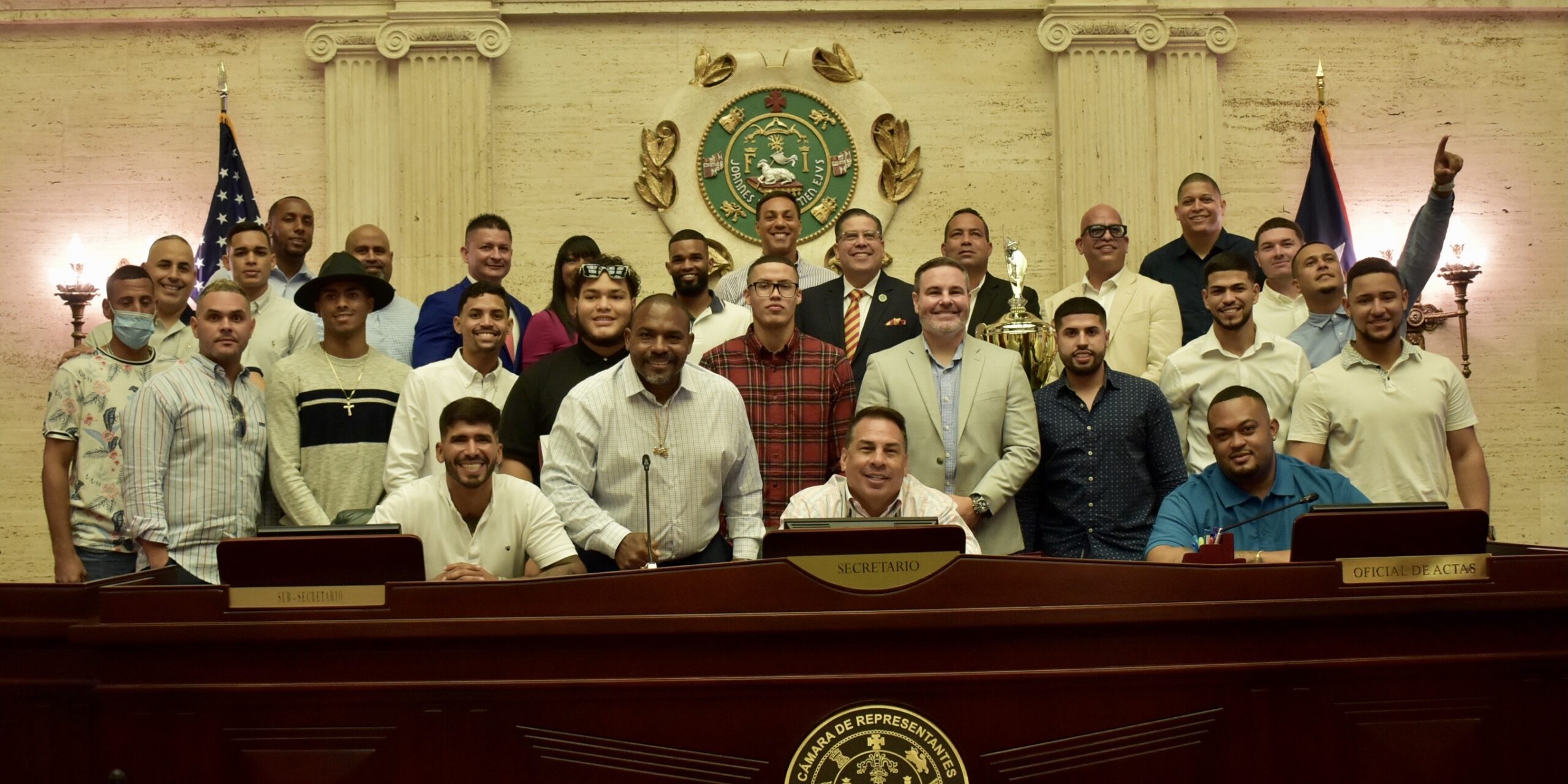 Honran a los campeones Grises de Humacao en El Capitolio