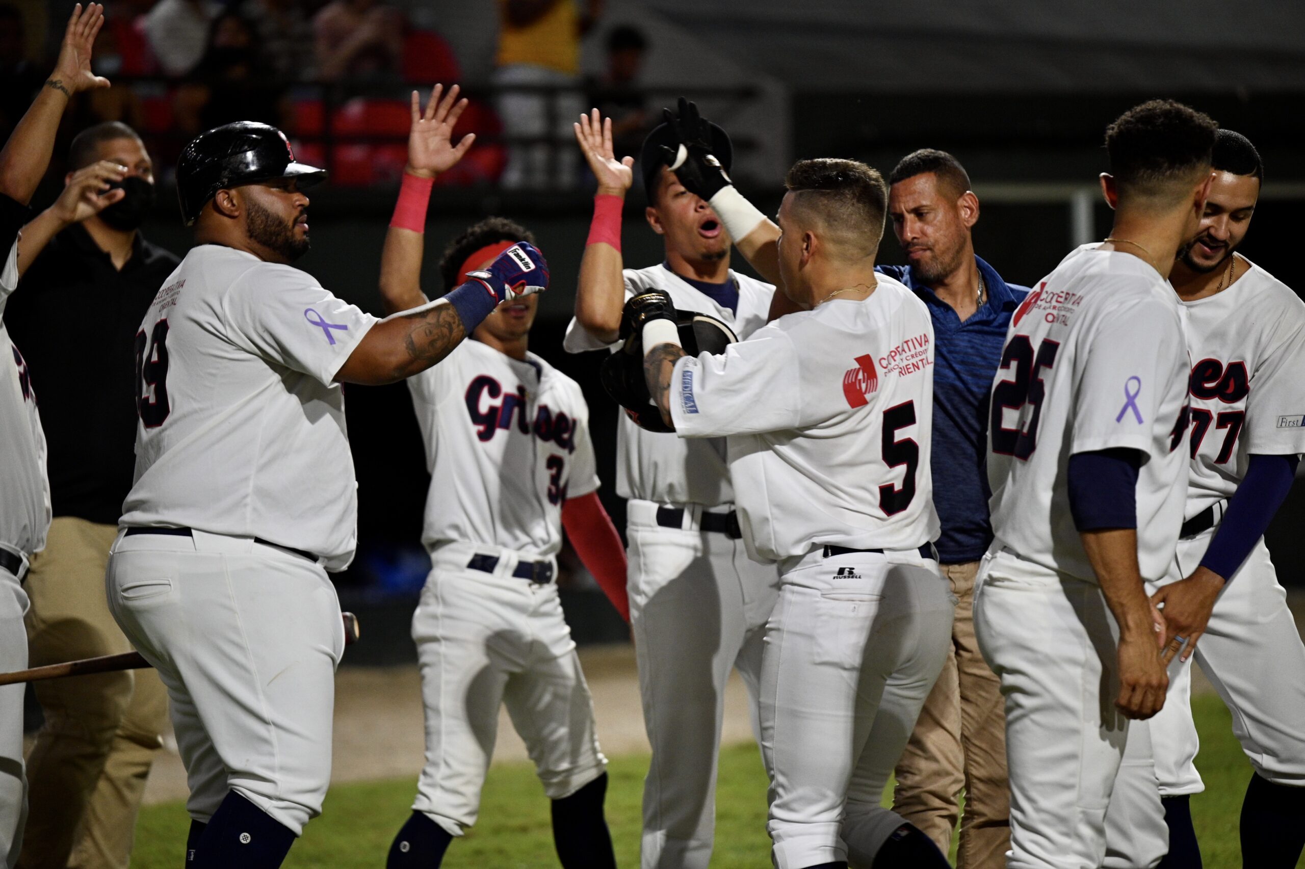 Responden los Grises para igualar la serie final