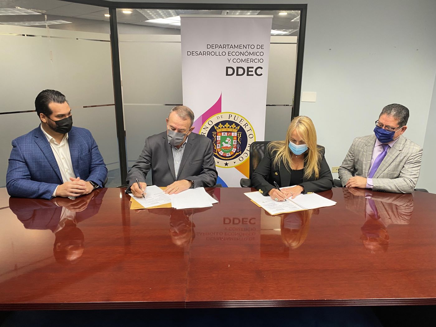 Firma acuerdo de colaboración con Industriales