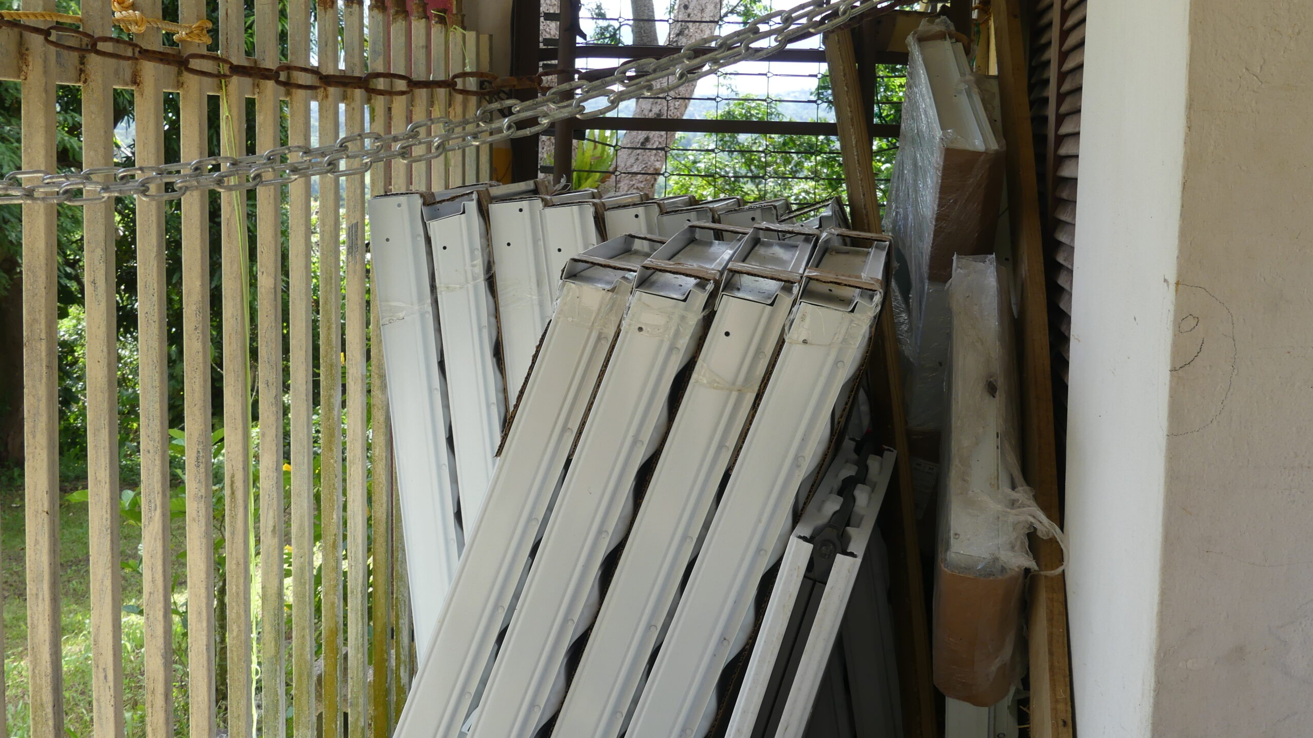 Beneficiarios de materiales en Humacao aseguran que nunca le informaron que debían buscar obreros