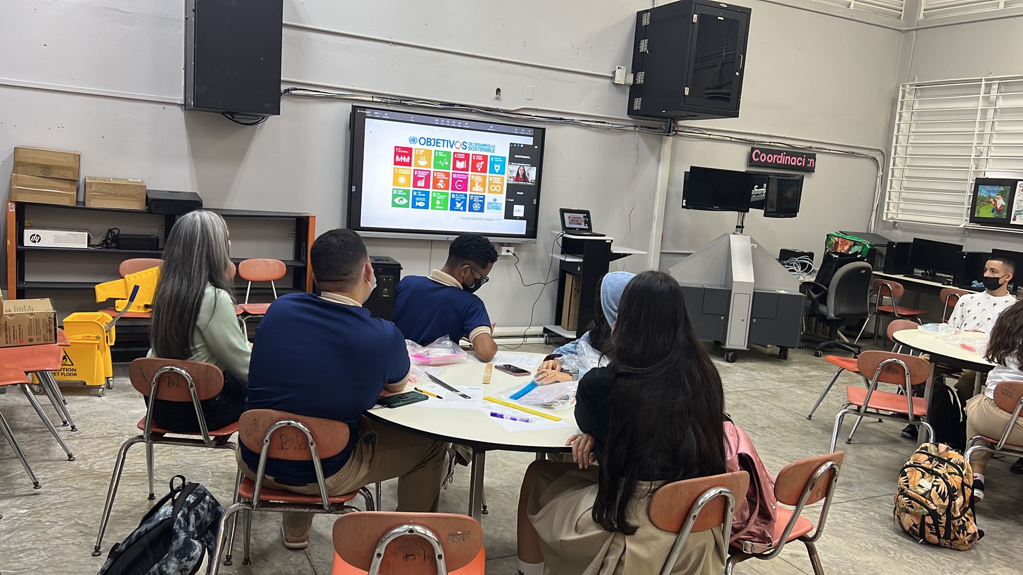 Estudiantes y maestros de escuelas en Juncos reciben importante capacitación en biociencias