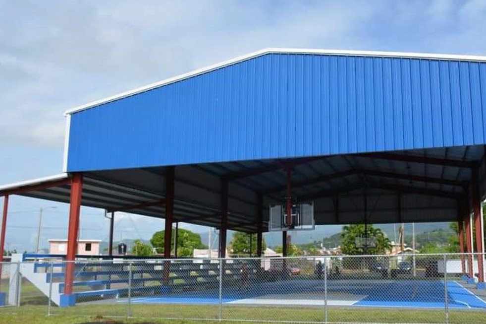 Despojan a menor de edad de celular en cancha de Naguabo