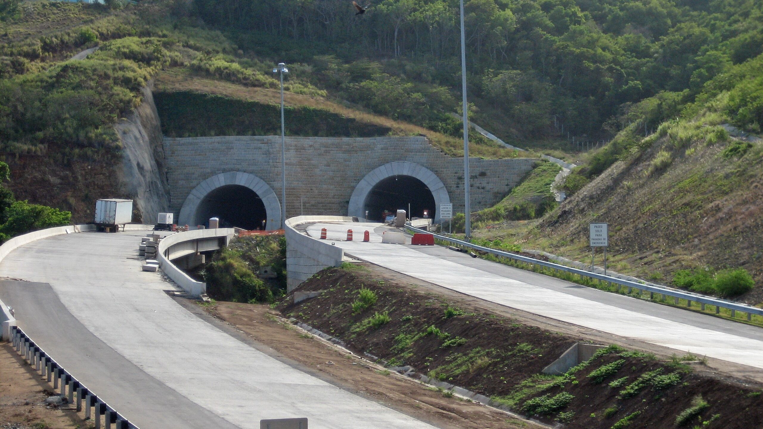 Citada una mujer y hombre por regateo en túneles de Maunabo