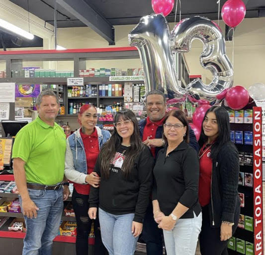 Palmas Family Mart celebra su décimo tercer aniversario en Humacao