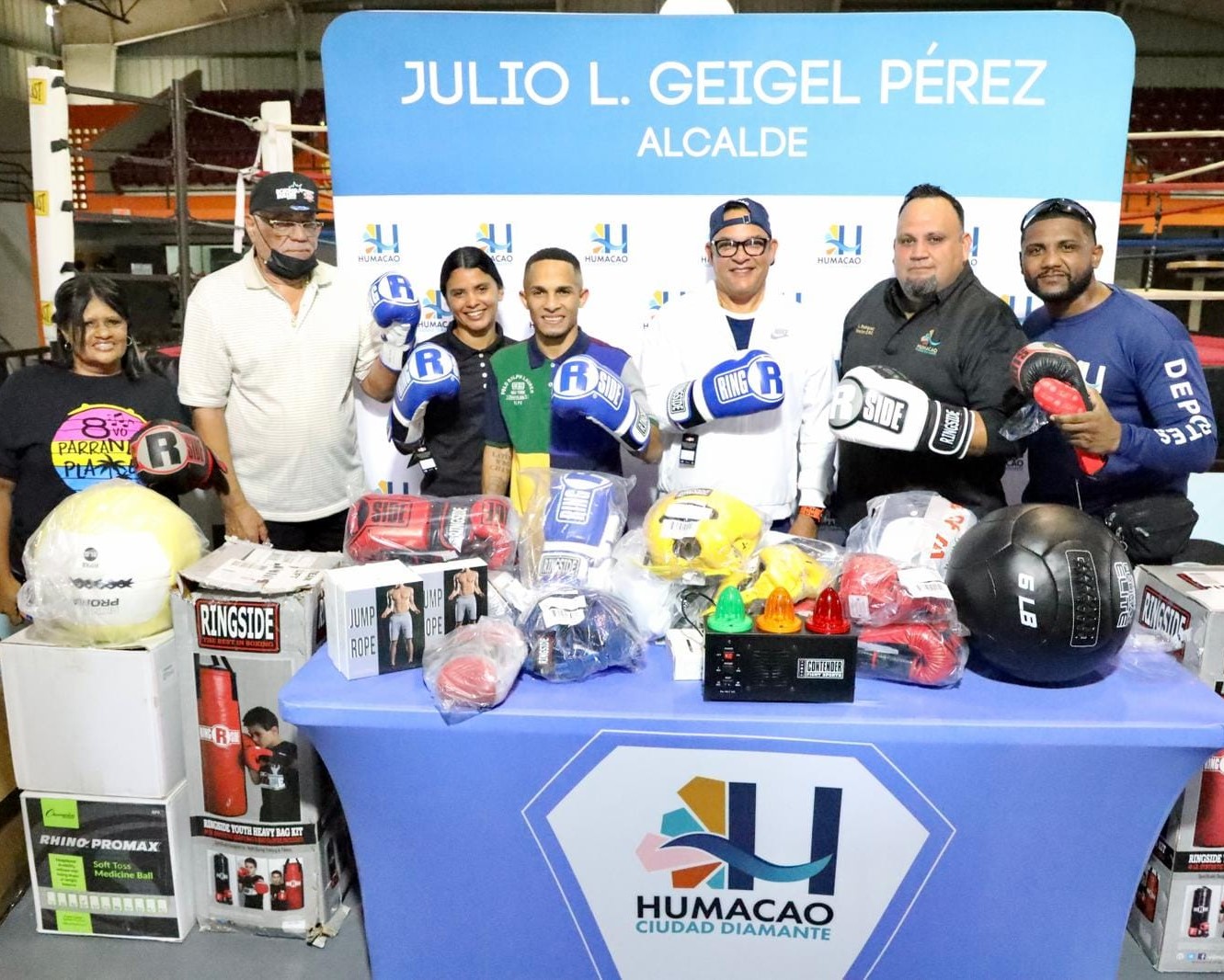 Municipio de Humacao hace entrega de variado equipo a gimnasio de boxeo