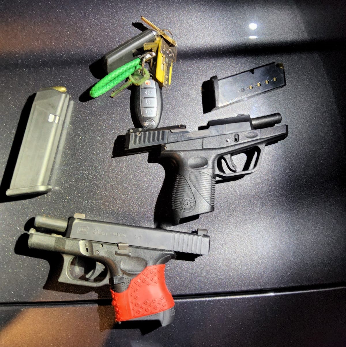 Arresto por posesión de vehículo hurtado, violación a la Ley de armas y Sustancias Controladas en San Lorenzo