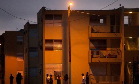 Identifican a joven asesinado en residencial de Caguas