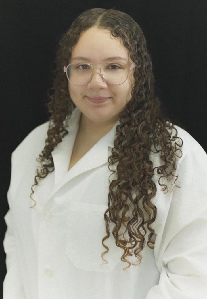 Joven universitaria de Las Piedras lleva esperanza médica a Ecuador