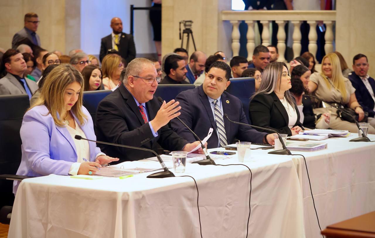Senado evalúa designación de Ciary Pérez y Héctor Vázquez Muñiz 