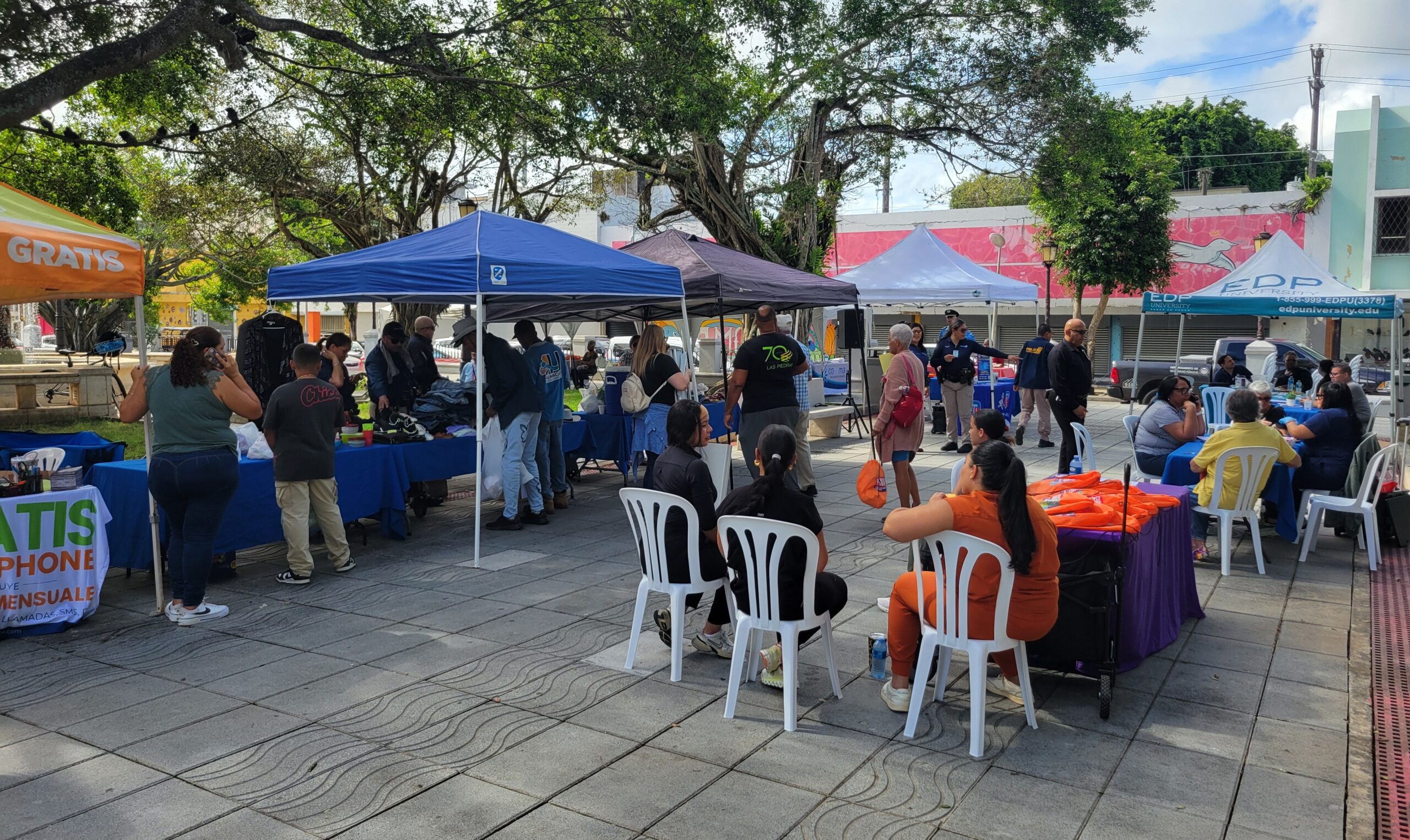 Policía de Humacao realiza impacto comunitario en la plaza pública de Humacao